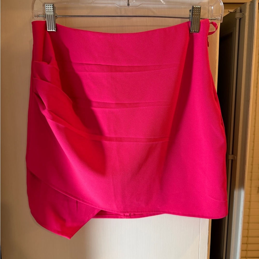 Superdown - valencia mini skirt. hot pink! Size small!